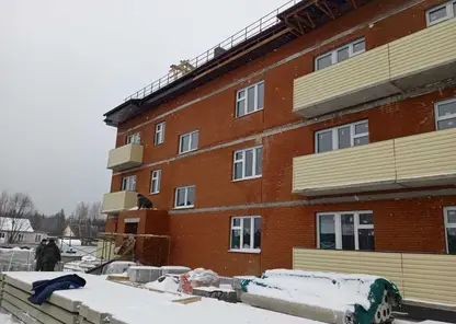 В Енисейском районе завершается строительство 25-квартирного дома для переселенцев из аварийного жилья