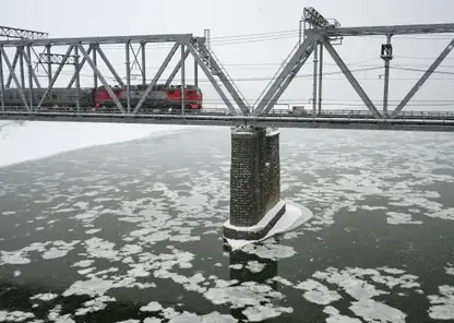 Военные инженеры подорвали лед на Оби для защиты населенных пунктов от паводков в Новосибирской области