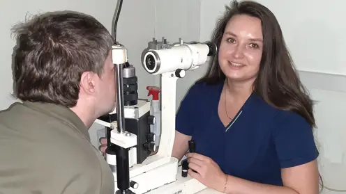 Уникальную операцию по имплантации искусственной радужной оболочки провели врачи Красноярской офтальмологической больницы