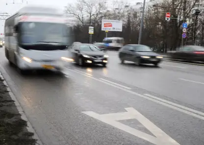 ГИБДД рассказала красноярским водителям о правилах безопасного движения при ураганном ветре