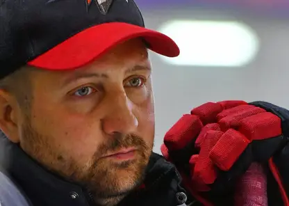 Омского хоккейного тренера Егора Шастина отстранили от работы