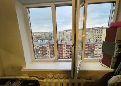 В Норильске из окна 9 этажа выпал годовалый ребёнок