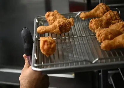 Куриные крылышки пропали из красноярских KFC