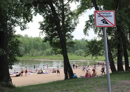В Красноярске на пляже у Октябрьского моста запрещают купаться
