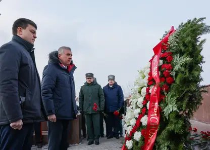 К памятнику воинам-интернационалистам возложили цветы