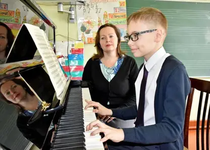 В Енисейске музыкальная школа получила новые фортепиано, оргтехнику и литературу