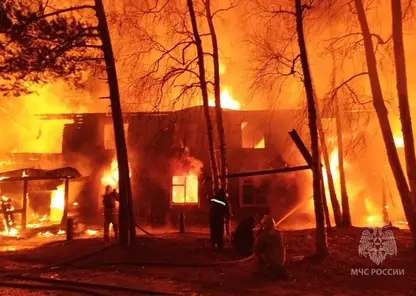 Один человек пострадал при пожаре в брусовом многоквартирном доме в посёлке Бор
