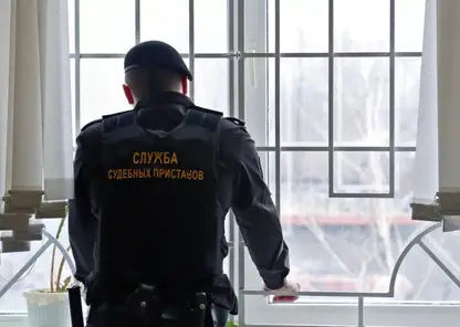 В Красноярске мужчина лишился внедорожника за долги по капремонту