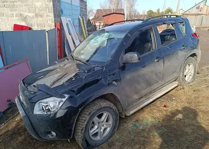 36-летний житель Красноярского края из ревности повредил дорогую машину и избил своего соперника