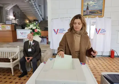 Депутаты Заксобрания голосуют на выборах президента в Красноярске