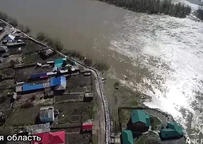Спасатели работают в паводковых районах Омской области
