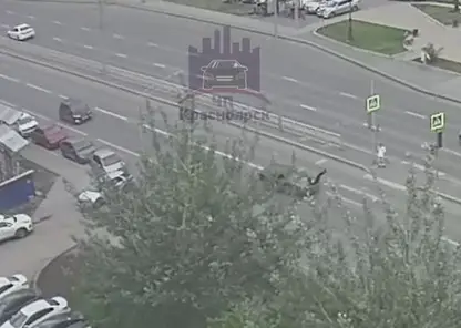 В Красноярске выбежавшего на дорогу парня сбила машина
