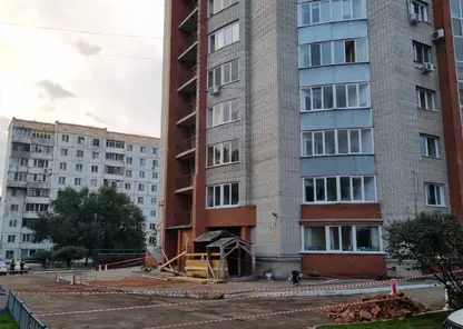 Режим повышенной готовности ввели в Барнауле у дома с обрушенным кирпичным фасадом