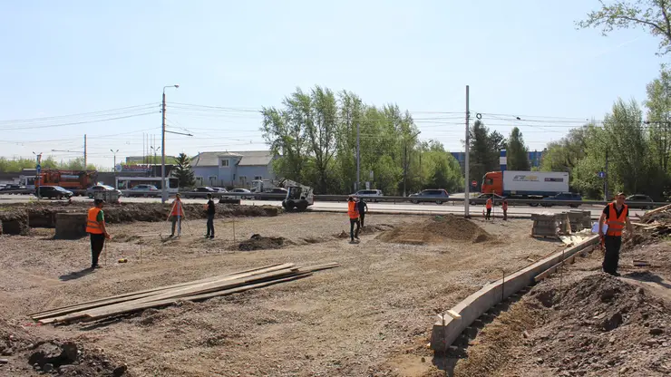 В Красноярске на улице Пограничников формируют новый перекрёсток
