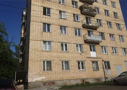 В Красноярске шестилетний ребёнок выпал с четвёртого этажа общежития в переулке Медицинский