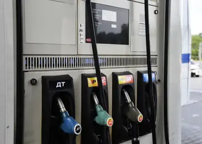 В Красноярске продолжают падать цены на бензин