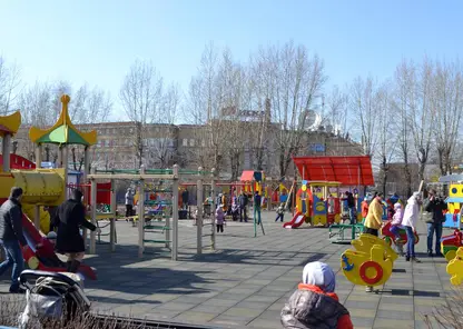 Более 40 детских и спортплощадок обновили в разных районах Иркутска