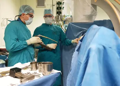 Красноярские врачи вырезали 84-летней пенсионерке опухоль диаметром 30 см