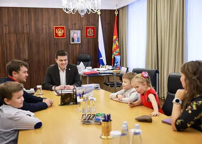Губернатор Михаил Котюков встретился с семьёй Васильченко – победителями конкурса «Семья года»