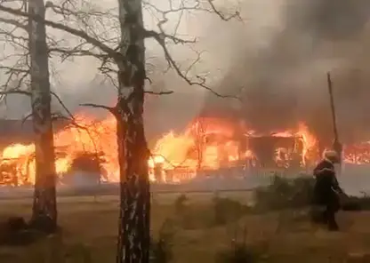 В Уярском районе пожар охватил посёлок Громадск