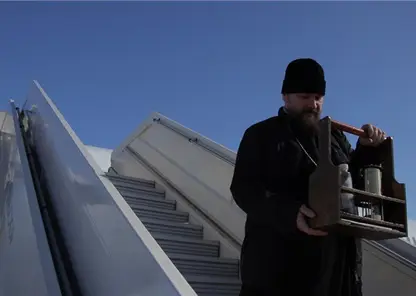 Красноярская авиакомпания доставила Благодатный огонь в Норильск