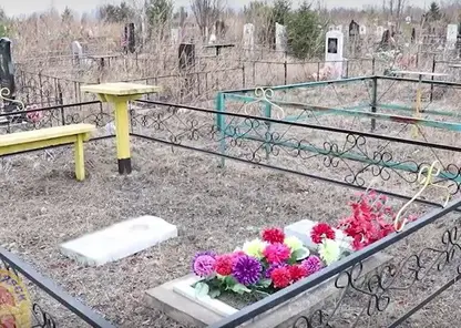 В Красноярске задержали виновного в разрушении памятников на Шинном кладбище