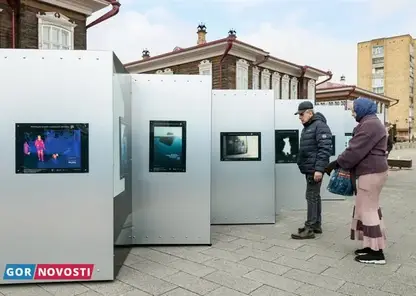 В Историческом квартале Красноярска открылась бесплатная выставка под открытым небом