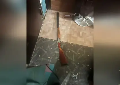 Новосибирец расстрелял дверь соседа, его задержали