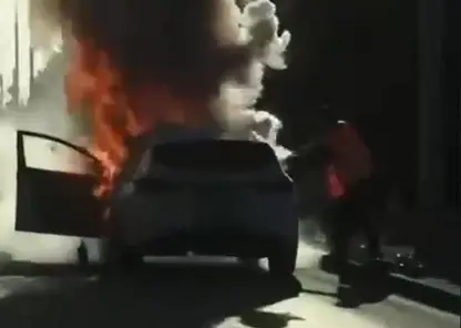 В Красноярске на Дубровинского сгорел автомобиль