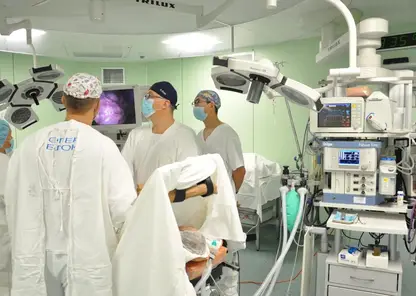 Хирурги из Красноярского края провели редкую операцию по удалению опухоли из легкого