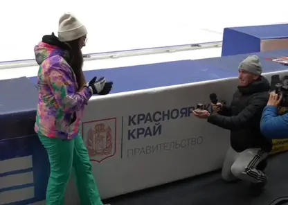 Красноярец сделал предложение возлюбленной на матче хоккейного «Енисея»