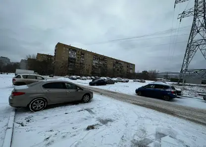 В Красноярске на Ярыгинской набережной закроют сквозной проезд через парковку в районе ул. Судостроительной