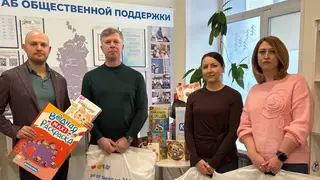 Активисты проекта «Зеленая экономика» пополнили «Коробку храбрости» новыми игрушками Активисты проекта «Зеленая экономика» пополнили «Коробку храбрости» новыми игрушками