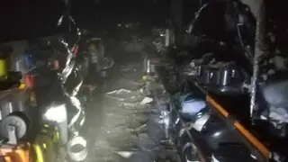 Пожарные в Иркутской области спасли торговый центр объятый пламенем Пожарные в Иркутской области спасли торговый центр объятый пламенем