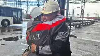 Ветеранам-металлургам устроили экскурсию по модернизированному КрАЗу Ветеранам-металлургам устроили экскурсию по модернизированному КрАЗу