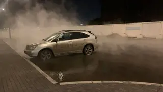 В центре Красноярска прорвало трубопровод горячей воды В центре Красноярска прорвало трубопровод горячей воды