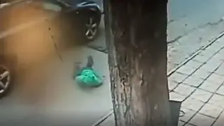 Ребёнка в Красноярске сбила машина во время игры в «догонялки» Ребёнка в Красноярске сбила машина во время игры в «догонялки»