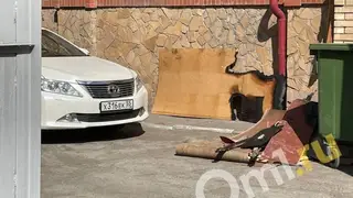 В Омске неизвестные забросали военкомат коктейлями Молотова В Омске неизвестные забросали военкомат коктейлями Молотова