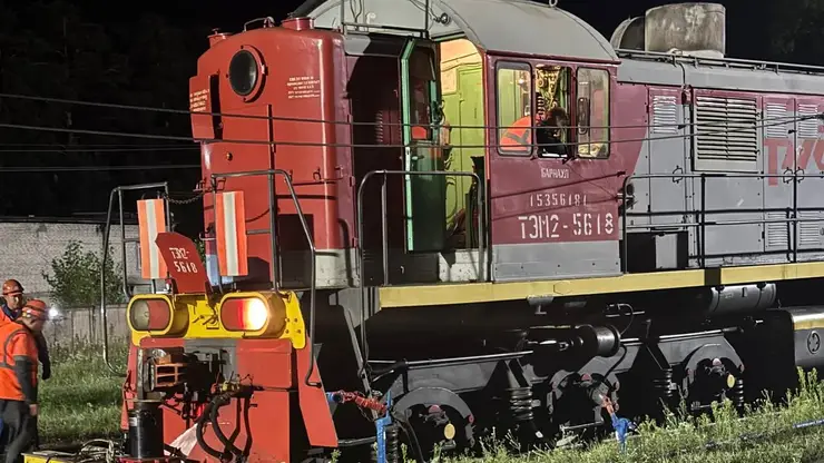 В Барнауле сошел с рельсов тепловоз: прокуратура проводит проверку