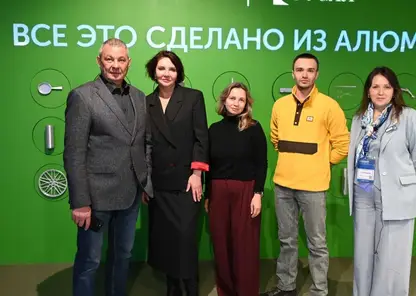 Управленцы РУСАЛа и ЭН+ посетили интерактивный стенд компаний в красноярском Национальном центре «Россия»