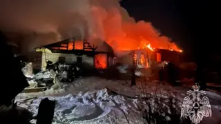 В поселке Алтайского края пожар уничтожил жилой дом В поселке Алтайского края пожар уничтожил жилой дом