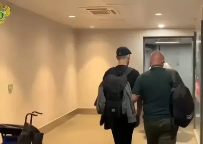 Мужчину из Иркутска, скрывавшегося от следствия по делу о крупном мошенничестве, депортировали из Камбоджи в РФ