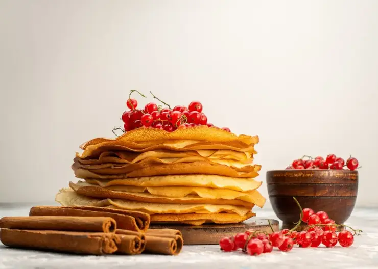 Роспотребнадзор рассказал красноярцам о 5 полезных начинках для блинов