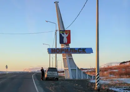 Дорогу в сторону аэропорта Норильска временно закрыли из-за прорыва трубопровода