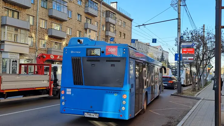 Красноярцы заметили сломавшийся автобус на газе. Что с ним произошло?