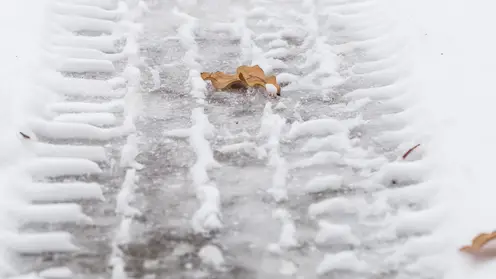 Красноярцам объяснили, зачем чистят дороги и улицы во время снегопада