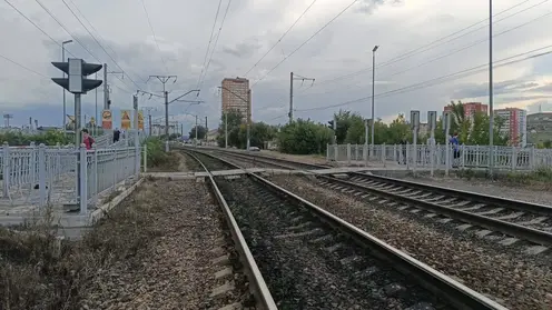 Пассажирский поезд насмерть сбил пенсионера, пытавшегося перебежать ж/д пути в Красноярске