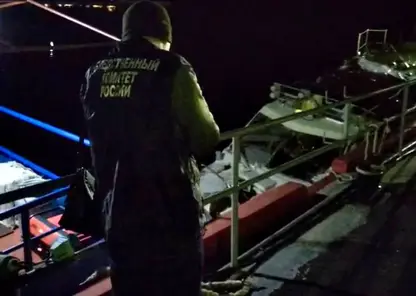 Трое человек погибли из-за столкновения катера и корабля на Байкале