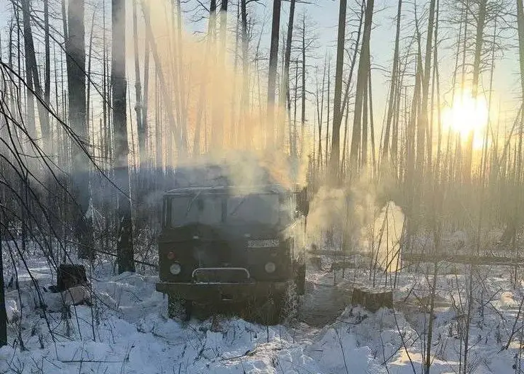 Двое мужчин три дня провели в тайге Богучанского района Красноярского края из-за несправного автомобиля