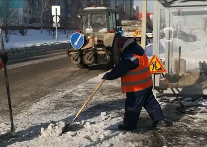 В Барнауле с начала зимнего сезона для посыпки тротуаров использовали около 632 тонн песка